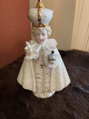 Porcelain Infant of Prague-Style Figurine in White and Gold